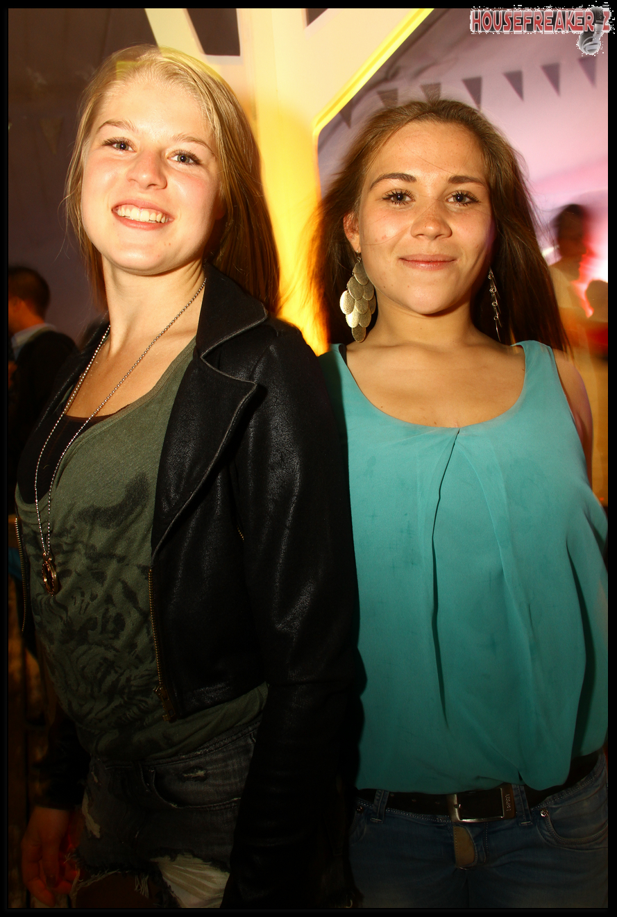 889x1321 pixels (1.221K)